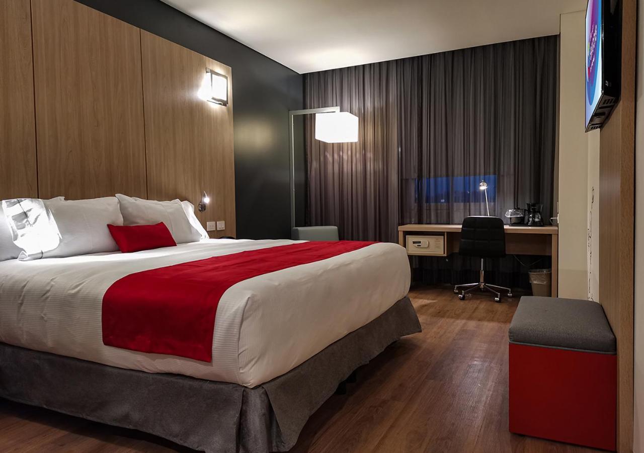 Ramada Encore By Wyndham Guadalajara Aeropuerto Las Pintas Экстерьер фото