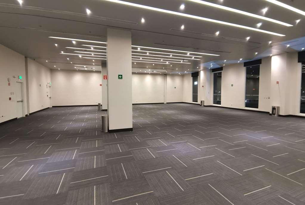 Ramada Encore By Wyndham Guadalajara Aeropuerto Las Pintas Удобства фото